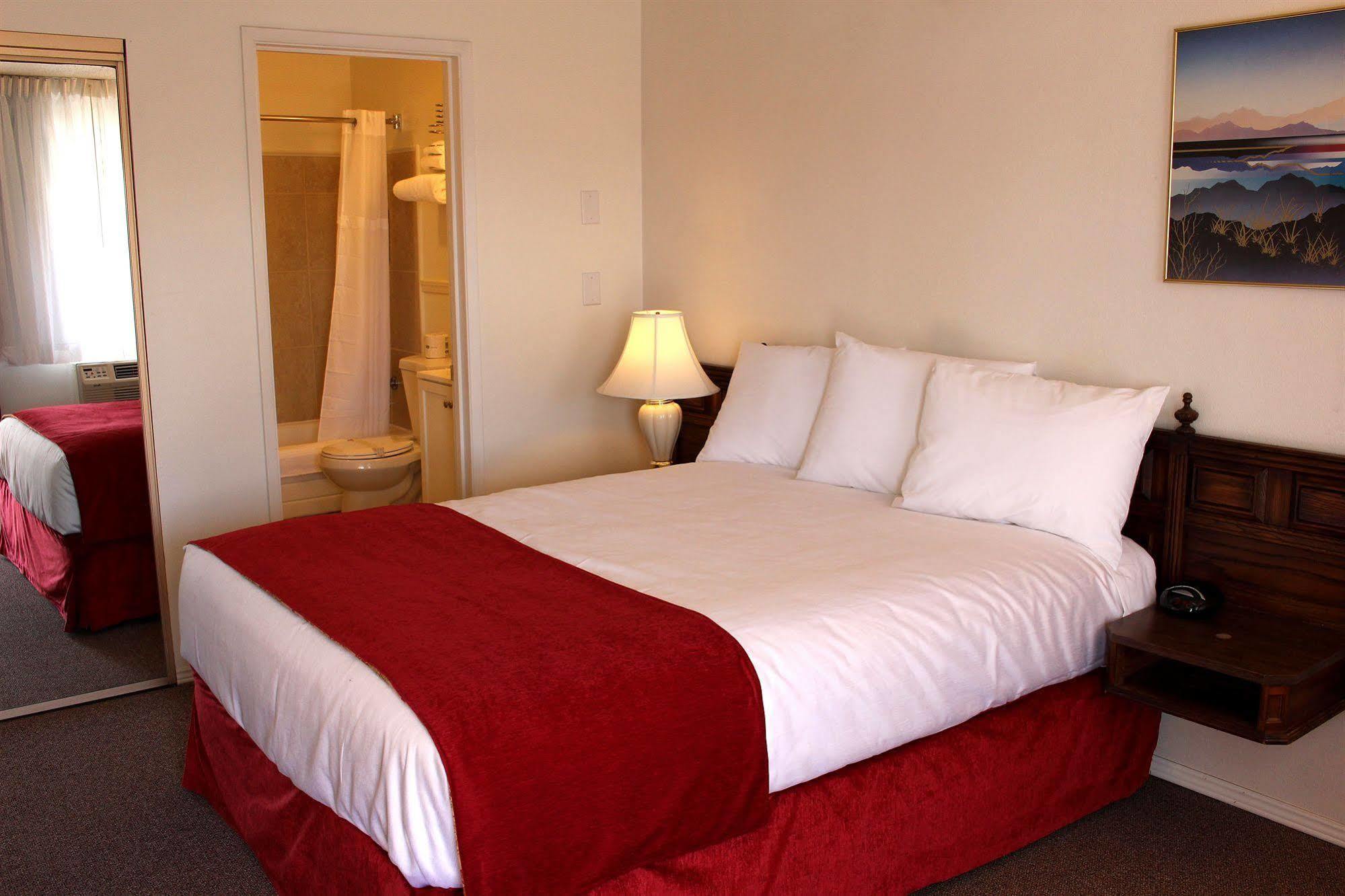 ميدفورد Sovana Inn المظهر الخارجي الصورة