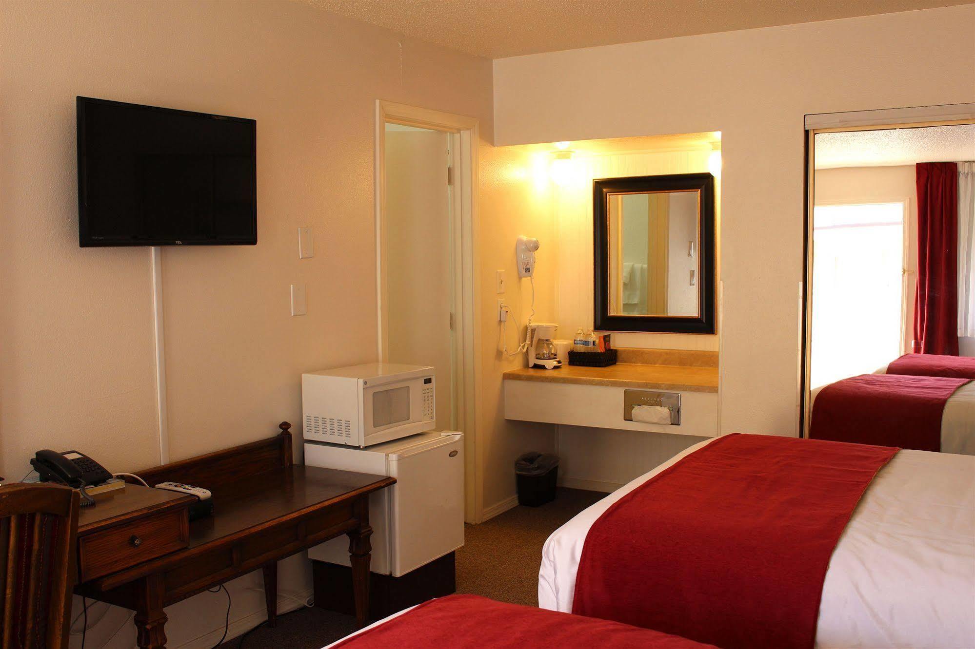 ميدفورد Sovana Inn المظهر الخارجي الصورة