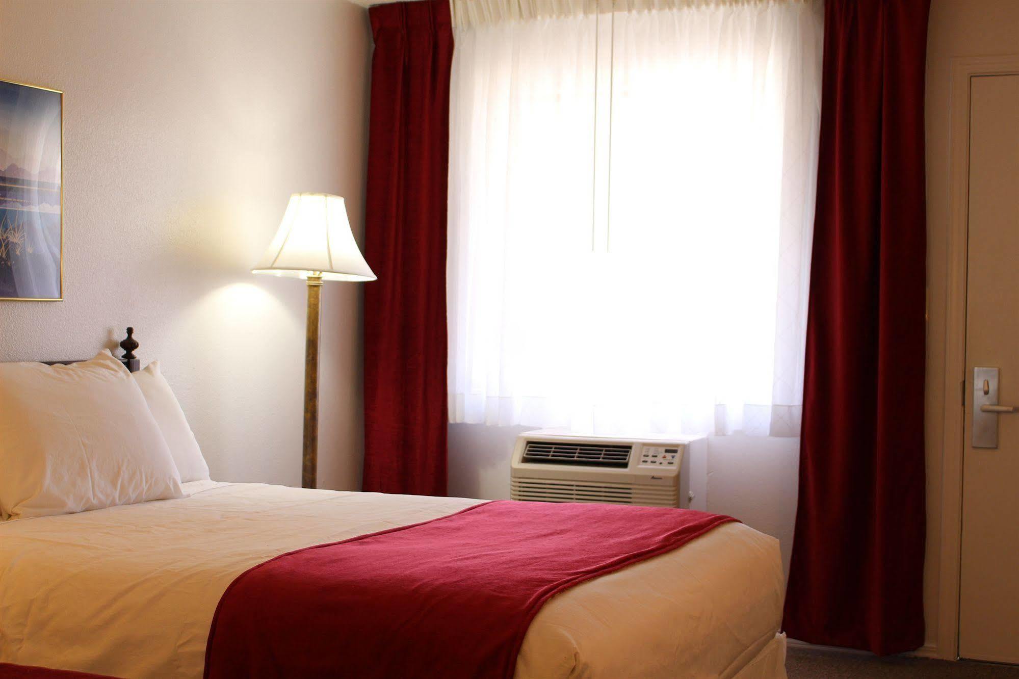 ميدفورد Sovana Inn المظهر الخارجي الصورة